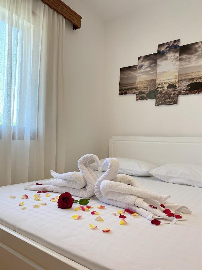 Vila Arlind Hotel Vlore Exterior photo