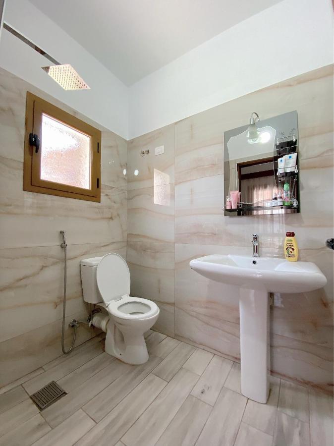 Vila Arlind Hotel Vlore Exterior photo