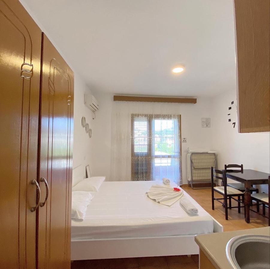 Vila Arlind Hotel Vlore Exterior photo