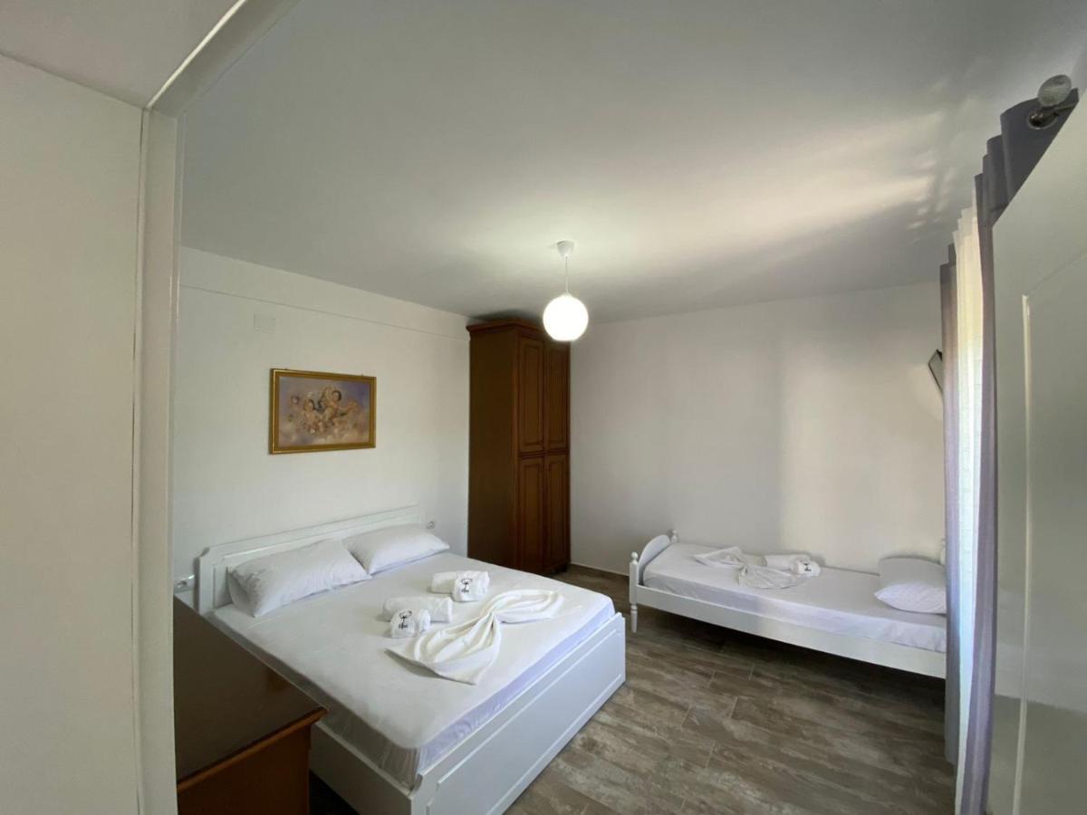Vila Arlind Hotel Vlore Exterior photo