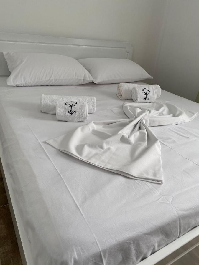 Vila Arlind Hotel Vlore Exterior photo