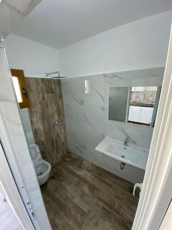 Vila Arlind Hotel Vlore Exterior photo