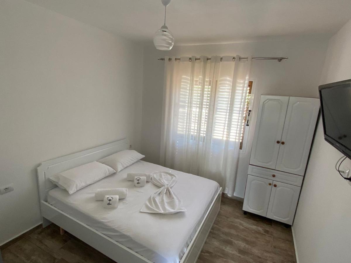 Vila Arlind Hotel Vlore Exterior photo